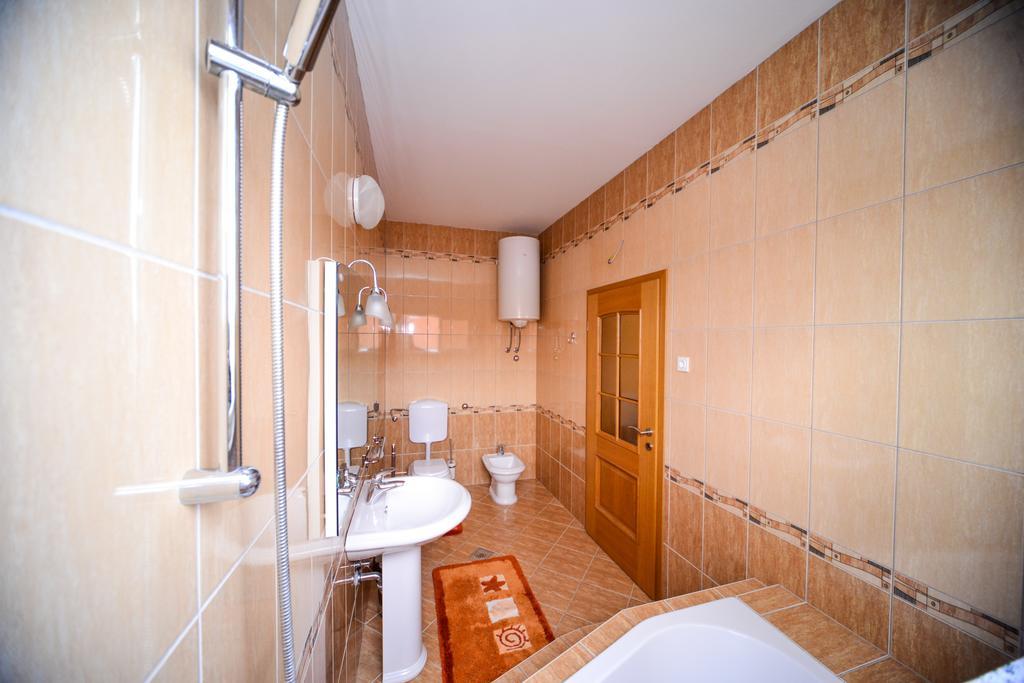 Apartments Dalmacija Starigrad Paklenica Rom bilde