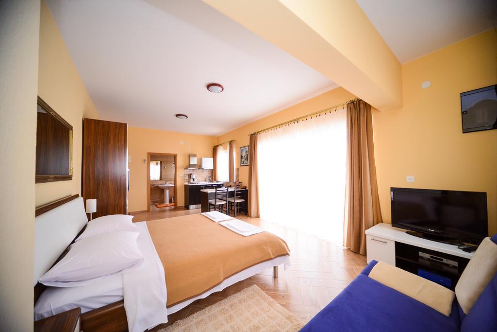Apartments Dalmacija Starigrad Paklenica Rom bilde