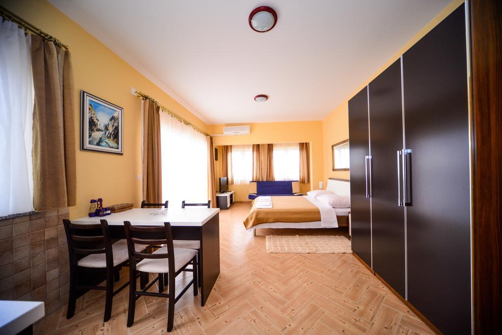 Apartments Dalmacija Starigrad Paklenica Rom bilde