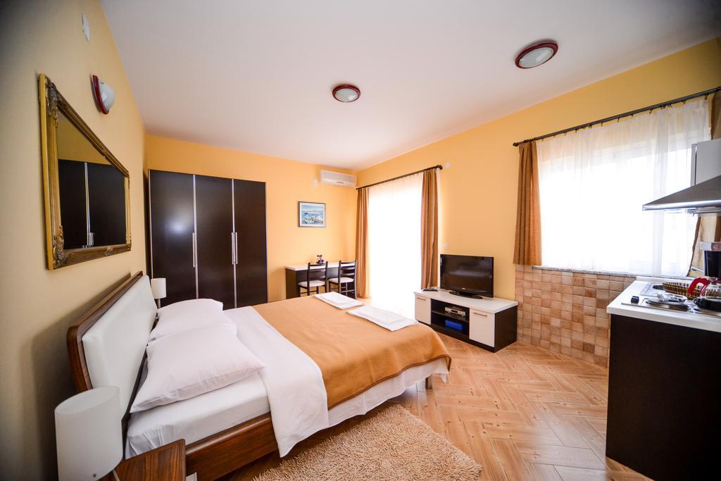 Apartments Dalmacija Starigrad Paklenica Rom bilde