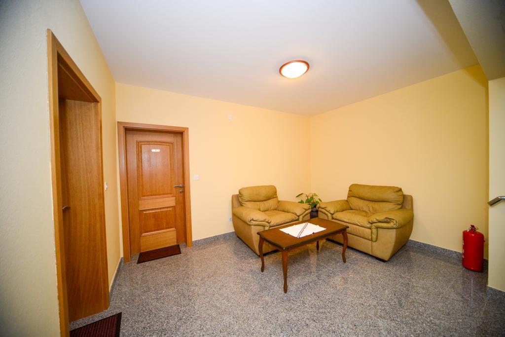 Apartments Dalmacija Starigrad Paklenica Eksteriør bilde